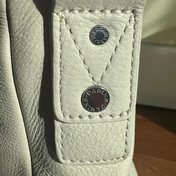 Danier Cream Leather Shoulder Bag - Picture 3 of 10